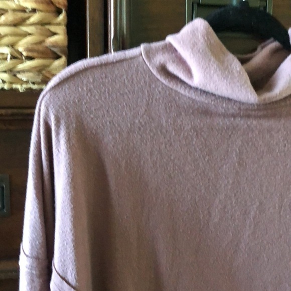 Signature Studio purple mock neck sweatshirt with reversed seems in size XL - Picture 2 of 5